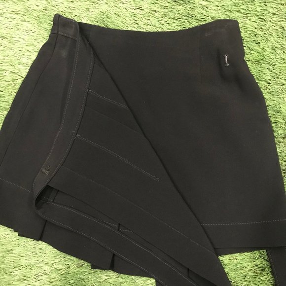 Cinq A Sept Black Mini-Skirt Screen-Worn 'Dare Me' - Picture 3 of 6